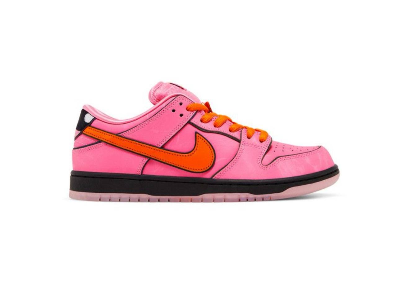 حذاء نايكي إس بي دانك لو بالتعاون مع فتيات القوة