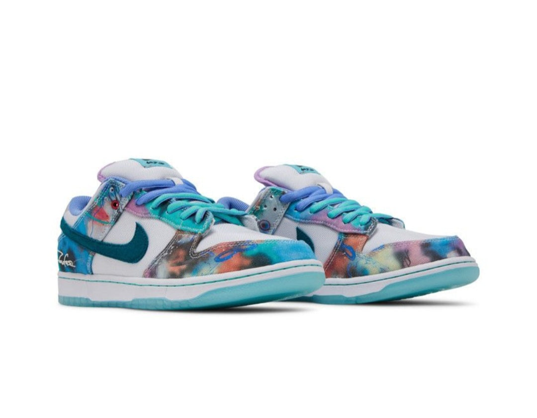 حذاء نايكي دانك لو إس بي من لابوراتوريز 'بليتشد أكوا'