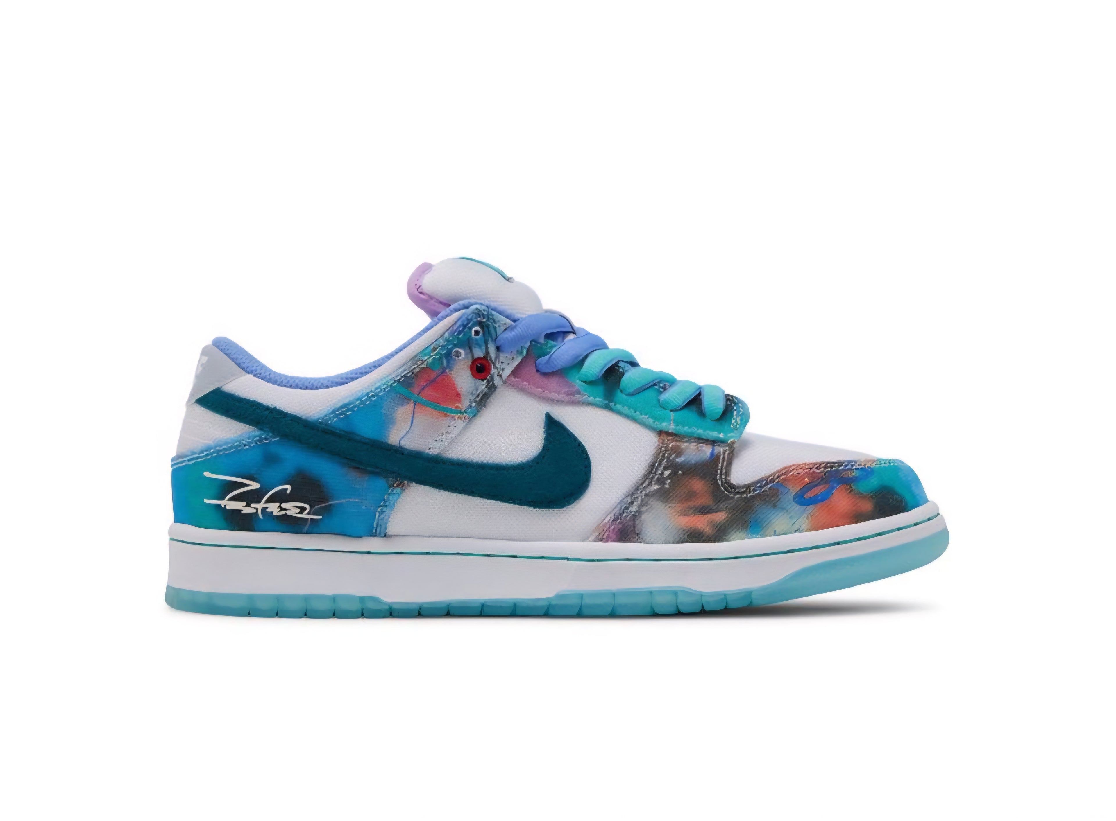 حذاء نايكي دانك لو إس بي من لابوراتوريز 'بليتشد أكوا'