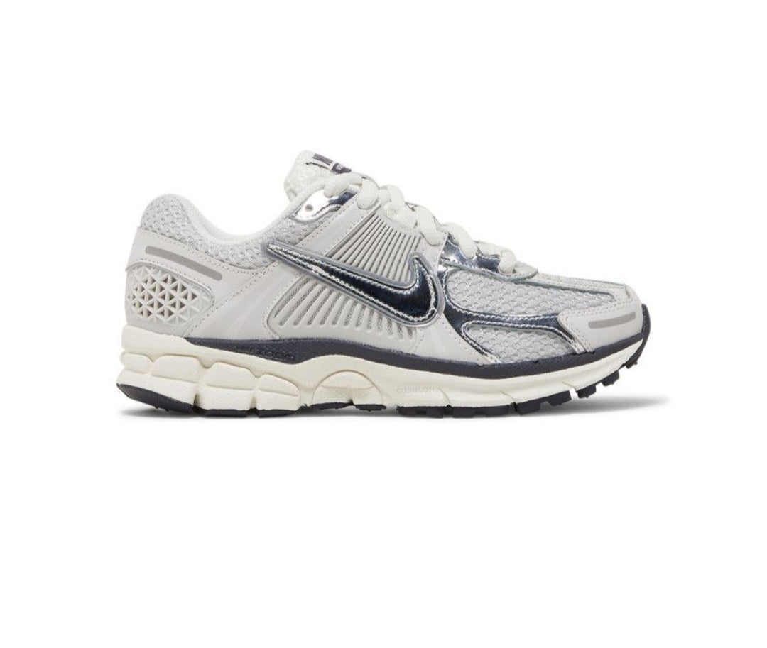 Nike Vomero 5 "Photon Dust Metallic Silver"