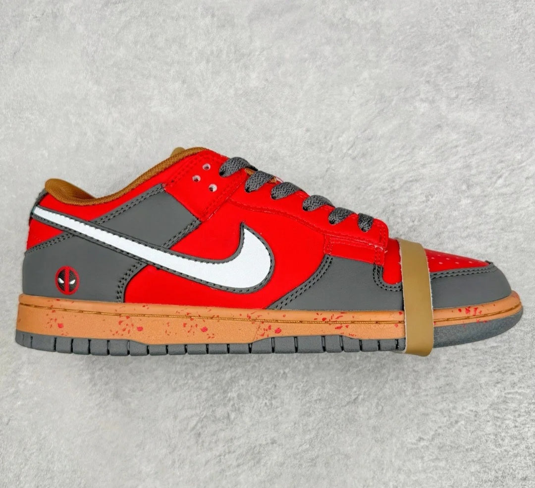 حذاء نايكي دانك لو "ديدبول"